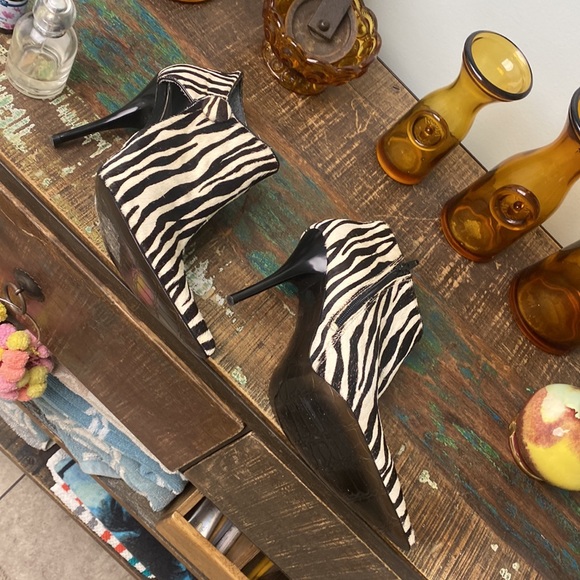 🦓🦓🦓 Zebra Print boots that I never wore size 8. 4-5 inch heels BRAND NEW - Picture 11 of 13